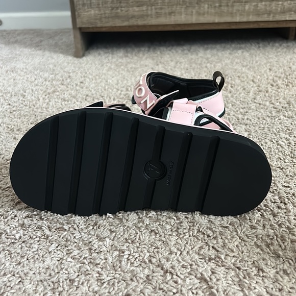 Louis Vuitton Pool Pillow Flat Sandals - Picture 3 of 3